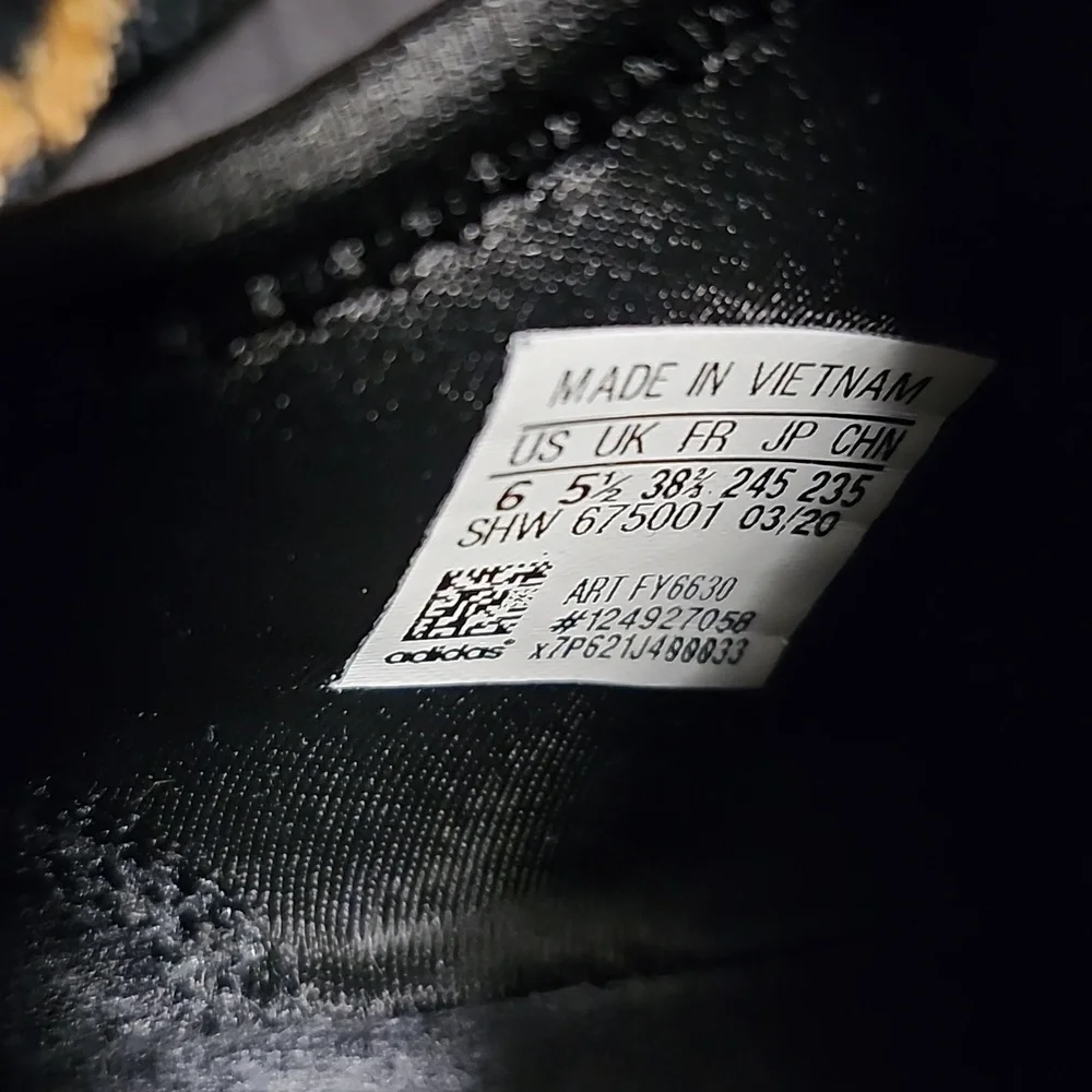 Adidas - Picture 4 of 9